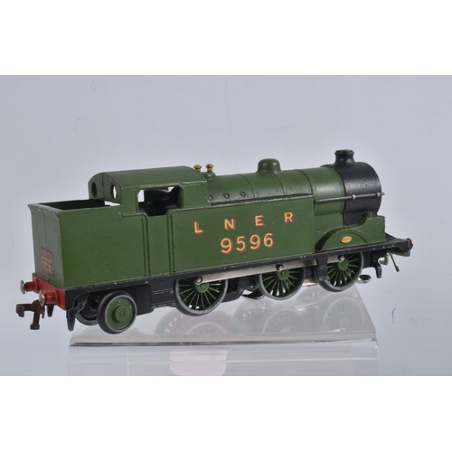 121 - TWO BOXED EARLY POST-WAR HORNBY DUBLO LOCOMOTIVES, Class N2 Tank Locomotive, No.9596, L.N.E.R. green... 