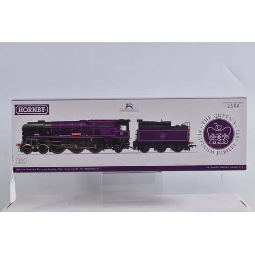 124 - A BOXED HORNBY RAILWAYS OO GAUGE H.M. THE QUEEN'S PLATINUM JUBILEE WEST COUNTRY CLASS LOCOMOTIVE AND... 