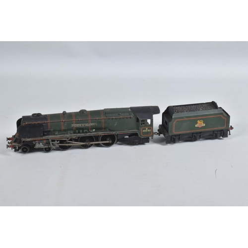 125 - A QUANTITY OF UNBOXED AND ASSORTED HORNBY DUBLO MODEL RAILWAY ITEMS, Duchess class locomotive and te... 