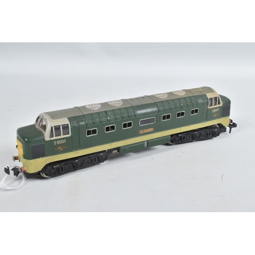 127 - A BOXED HORNBY DUBLO CLASS 55 DELTIC LOCOMOTIVE, 'St. Paddy' No.D9001, B.R. two tone green livery (3... 