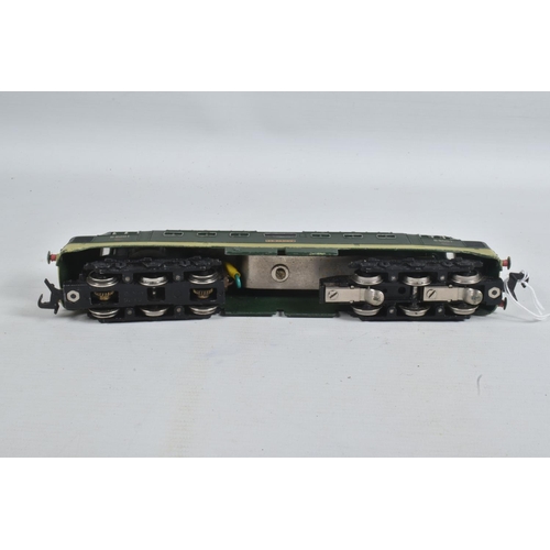 127 - A BOXED HORNBY DUBLO CLASS 55 DELTIC LOCOMOTIVE, 'St. Paddy' No.D9001, B.R. two tone green livery (3... 