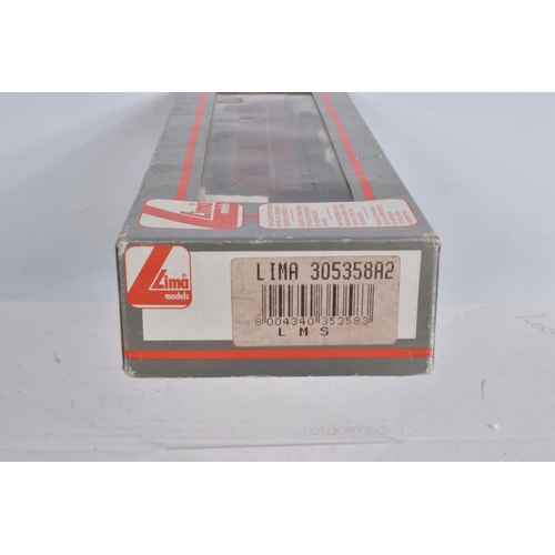 129 - A QUANTITY OF BOXED AND UNBOXED OO GAUGE HORNBY AND LIMA MODEL RAILWAY ITEMS, comprising boxed Hornb... 