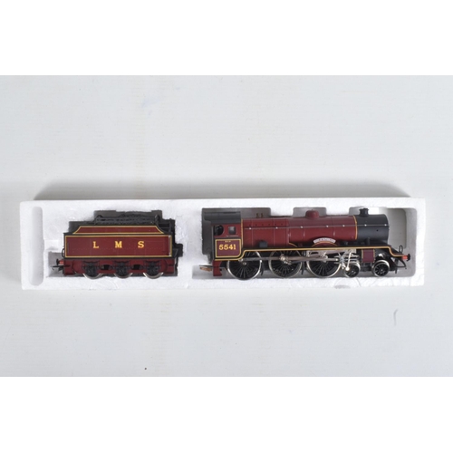 129 - A QUANTITY OF BOXED AND UNBOXED OO GAUGE HORNBY AND LIMA MODEL RAILWAY ITEMS, comprising boxed Hornb... 