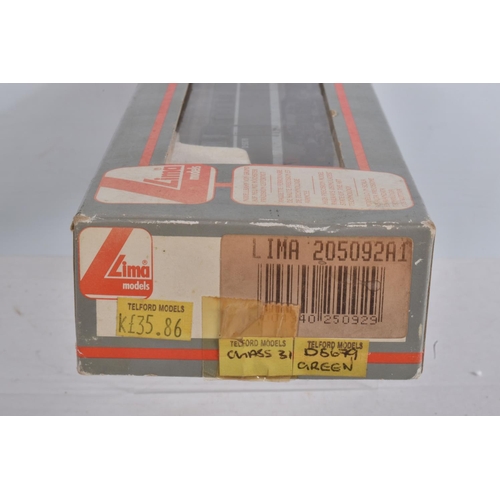 129 - A QUANTITY OF BOXED AND UNBOXED OO GAUGE HORNBY AND LIMA MODEL RAILWAY ITEMS, comprising boxed Hornb... 