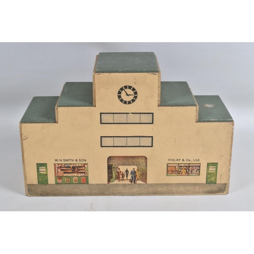 130 - AN UNBOXED HORNBY DUBLO D2 CITY STATION OUTFIT, comprising wooden Station Building 'King's Cross', A... 