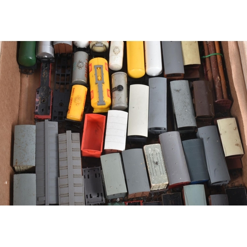 136 - A QUANTITY OF UNBOXED AND ASSORTED OO/HO GAUGE ROLLING STOCK, assorted passenger coaches and freight... 