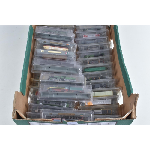 138 - A QUANTITY OF ASSORTED N GAUGE MODEL RAILWAY ITEMS, to include boxed and unboxed Minitrix class 260 ... 