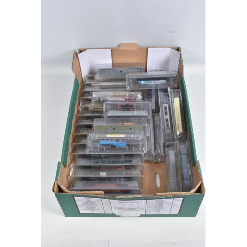 138 - A QUANTITY OF ASSORTED N GAUGE MODEL RAILWAY ITEMS, to include boxed and unboxed Minitrix class 260 ... 