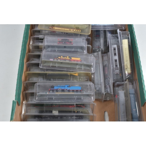 138 - A QUANTITY OF ASSORTED N GAUGE MODEL RAILWAY ITEMS, to include boxed and unboxed Minitrix class 260 ... 