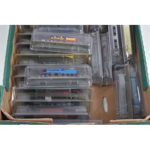 138 - A QUANTITY OF ASSORTED N GAUGE MODEL RAILWAY ITEMS, to include boxed and unboxed Minitrix class 260 ... 