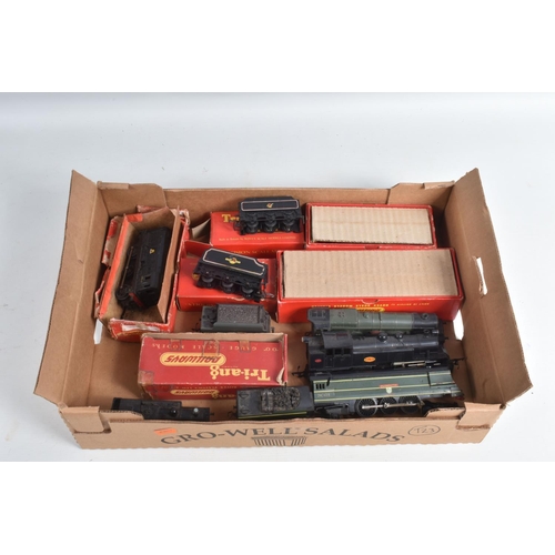 144 - A QUANTITY OF BOXED AND UNBOXED OO & HO GAUGE PASSENGER AND FREIGHT ROLLING STOCK, Hornby Dublo, inc... 