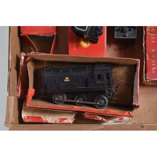 144 - A QUANTITY OF BOXED AND UNBOXED OO & HO GAUGE PASSENGER AND FREIGHT ROLLING STOCK, Hornby Dublo, inc... 