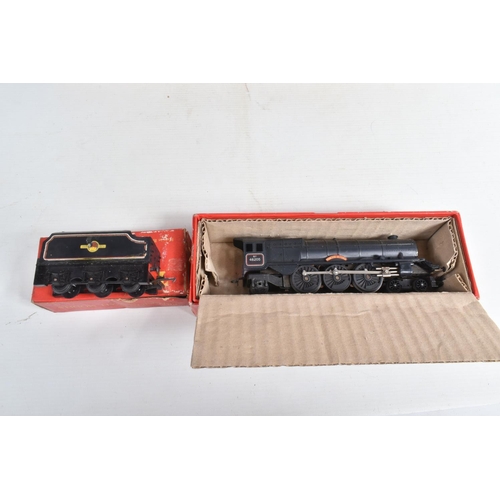 144 - A QUANTITY OF BOXED AND UNBOXED OO & HO GAUGE PASSENGER AND FREIGHT ROLLING STOCK, Hornby Dublo, inc... 