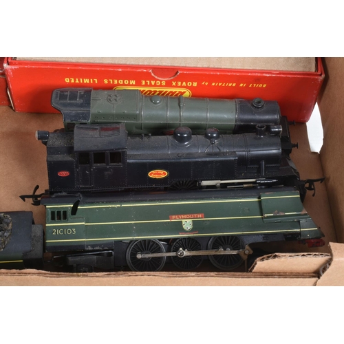 144 - A QUANTITY OF BOXED AND UNBOXED OO & HO GAUGE PASSENGER AND FREIGHT ROLLING STOCK, Hornby Dublo, inc... 