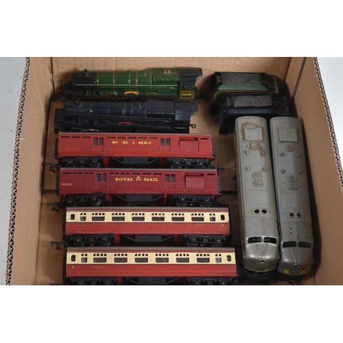 147 - A LARGE COLLECTION OF UNBOXED OO/HO GAUGE MODEL RAILWAYS LINESIDE BUILDINGS, ACCESSORIES, SCENIC ACC... 