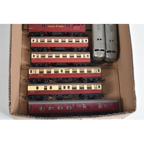 147 - A LARGE COLLECTION OF UNBOXED OO/HO GAUGE MODEL RAILWAYS LINESIDE BUILDINGS, ACCESSORIES, SCENIC ACC... 