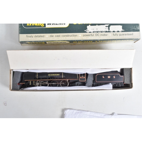 161 - A BOXED WRENN RAILWAYS OO GAUGE DUCHESS CLASS LOCOMOTIVE AND TENDER, 'City of Stoke on Trent' No.625... 