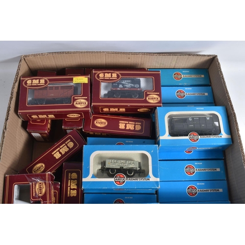 171 - A QUANTITY OF BOXED AIRFIX AND AIRFIX GMR OO GAUGE FREIGHT ROLLING STOCK, majority are wagons of L.M... 