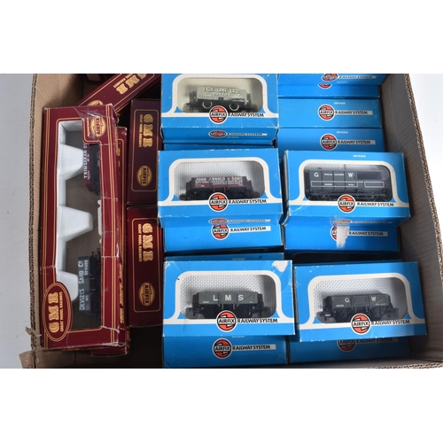 171 - A QUANTITY OF BOXED AIRFIX AND AIRFIX GMR OO GAUGE FREIGHT ROLLING STOCK, majority are wagons of L.M... 