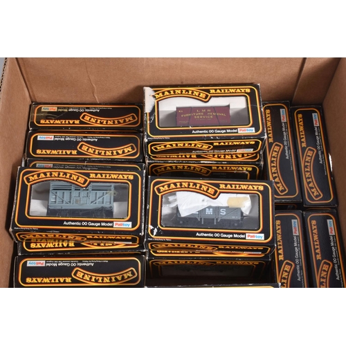 172 - A QUANTITY OF BOXED PALITOY MAINLINE RAILWAYS OO GAUGE FREIGHT ROLLING STOCK, majority are wagons of... 