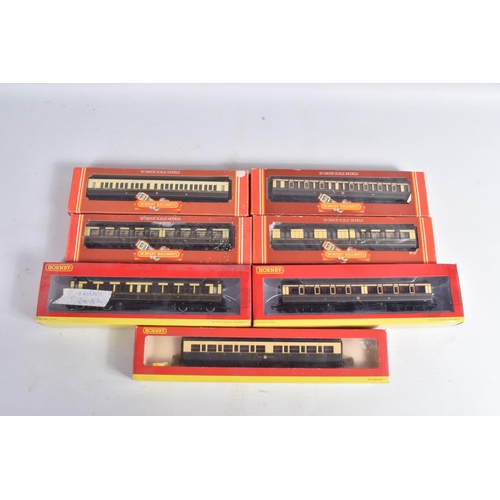 178 - A QUANTITY OF BOXED AND UNBOXED OO GAUGE PASSENGER COACHES, majority are assorted G.W.R. liveried mo... 