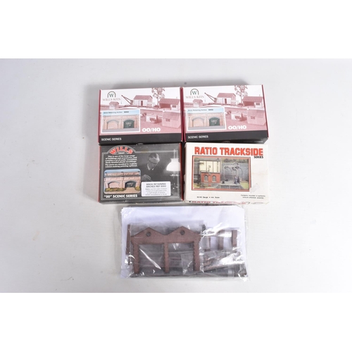 181 - A QUANTITY OF BOXED UNBUILT OO/HO GAUGE LINESIDE BUILDING AND ACCESSORY KITS, to include kits by Wil... 