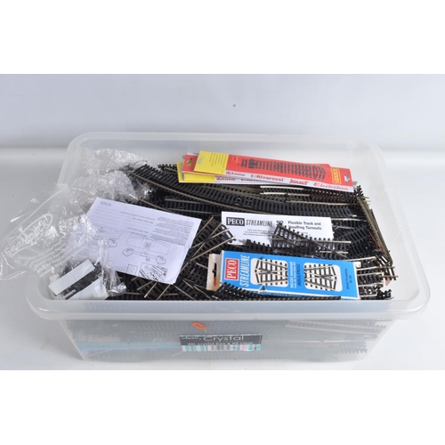 185 - A LARGE QUANTITY OF ASSORTED OO/HO GAUGE MODEL RAILWAYS LINESIDE ACCESSORIES, TOOLS,CONTROLLERS AND ... 