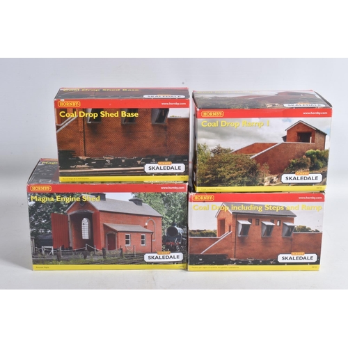 187 - A COLLECTION OF BOXED 00 GAUGE HORNBY SKALEDALE TRACKSIDE BUILDINGS, to include a Coal Drop Ramp 1, ... 