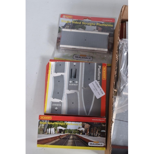 192 - A QUANTITY OF OO GAUGE HORNBY SKALEDALE TRACKSIDE BOXED AND LOOSE PLATFORMS AND OVER-ROOFS, to inclu... 