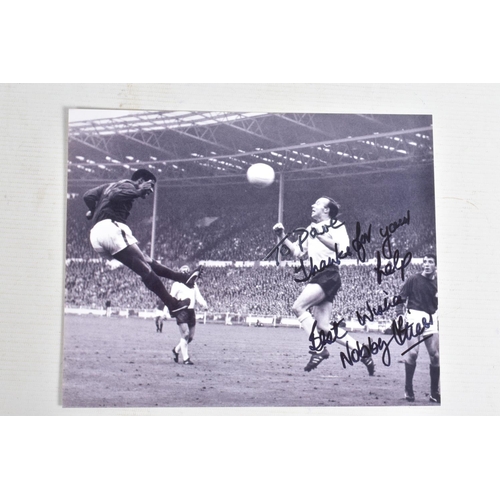 211 - A NUMBER OF SPORTING AUTOGRAPHS, an autograph book signed by various footballers such as Paddy Buckl... 