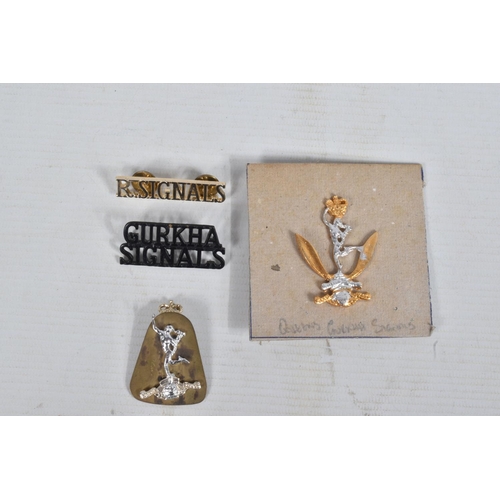 250 - SELECTION OF ROYAL SIGNALS PATCHES & INSIGNIA to include Queens Ghurka Signals Collar tab,Ghurka Sig... 