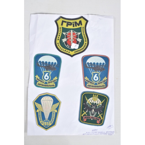 256 - A SMALL ACCUMULATION OF SPECIALIST ARMED FORCES INSIGNIA FROM VARIOUS WORLDWIDE COUNTRIES, to includ... 