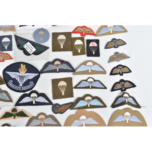 259 - A COLLECTION OF CLOTH PARACHUTE WINGS FROM THE UK AND OTHER NATIONS, large, small inc bullion thread... 