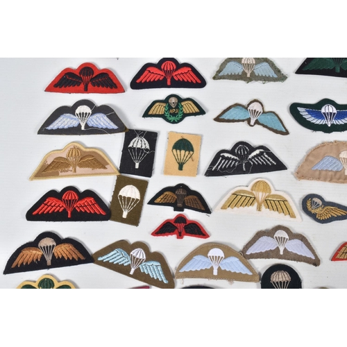 259 - A COLLECTION OF CLOTH PARACHUTE WINGS FROM THE UK AND OTHER NATIONS, large, small inc bullion thread... 