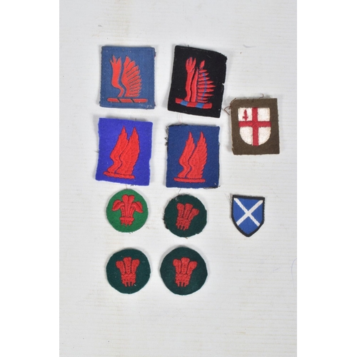 263 - RIKER DISPLAY CASE CONTAINING 29 UK MILITARY FORMATION PATCHES inc 6 th Armoured Bgde, 43rd Infantry... 