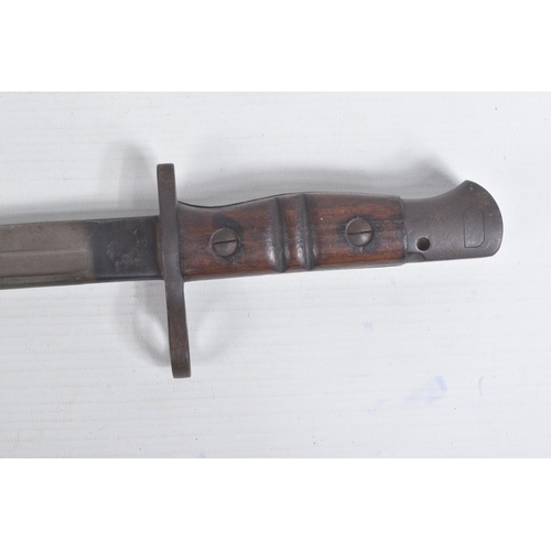 277 - A 1917 DATED REMINGTON UNITED STATES ARMY RIFLE BAYONET, the grip and blade are in good condition an... 