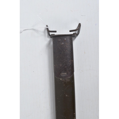 277 - A 1917 DATED REMINGTON UNITED STATES ARMY RIFLE BAYONET, the grip and blade are in good condition an... 