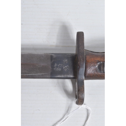 278 - A 1907 PATTERN RIFLE BAYONET FOR USE WITH A LEE ENFIELD RIFLE, the blade is clearly stamped and it c... 