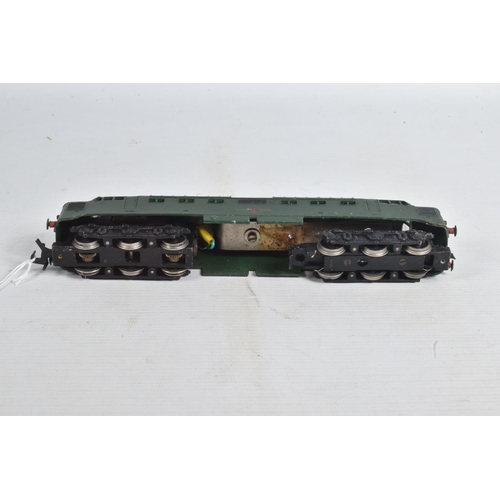 142 - AN UNBOXED HORNBY DUBLO CLASS 55 DELTIC TYPE LOCOMOTIVE, original unnumbered version in B.R. green l... 