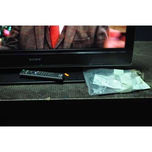 71 - A SONY KDL-40D3500 40in TV WITH REMOTE AND MANUAL (PAT pass and working)