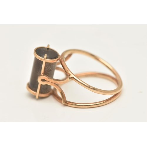 418 - A 9CT GOLD DRESS RING, an abstract design open work ring set with a cylinder cut smoky quartz, hallm... 