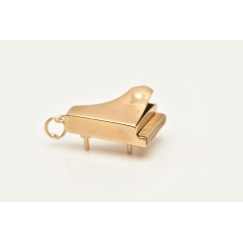 431 - A 9CT GOLD PIANO CHARM, hallmarked 9ct London, fitted with a jump ring for suspension, length includ... 