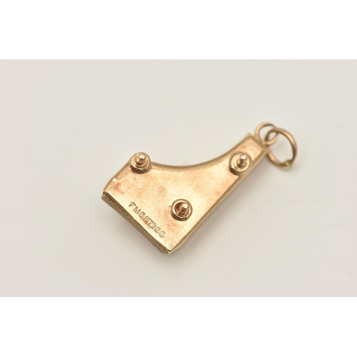 431 - A 9CT GOLD PIANO CHARM, hallmarked 9ct London, fitted with a jump ring for suspension, length includ... 