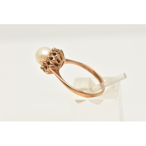 470 - A 9CT YELLOW GOLD CULTURED PEARL RING, set with a cultured pearl, measuring approximately 7mm, withi... 