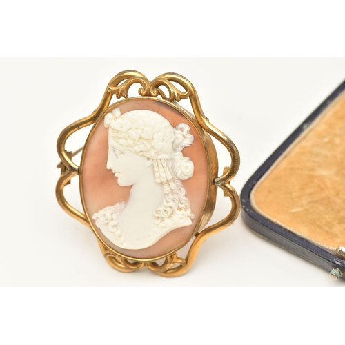 486 - A PINCHBECK CAMEO BROOCH, of an oval form with a carved shell cameo, depicting a lady in profile, co... 