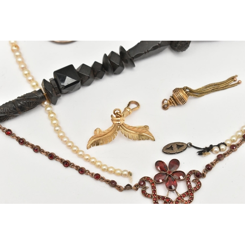 519 - AN ASSORTMENT OF JEWELLERY, to include a yellow metal AF tassel pendant, unmarked, approximate gross... 