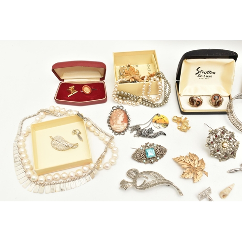 542 - A COLLECTION OF SILVER, WHITE METAL AND COSTUME JEWELLERY, to include a white metal bracelet stamped... 