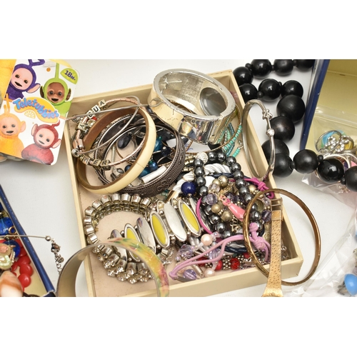 550 - A BOX OF COSTUME JEWELLERY AND ITEMS, to include beaded necklaces, bracelets and bangles, earrings, ... 