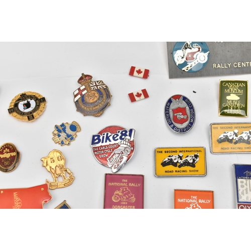 551 - A BOX OF ASSORTED ITEMS, to include a large quantity of pin badges some including military, Disney, ... 