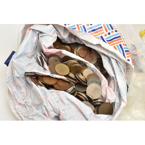 564 - A BAG AND PLASTIC BOX OF MIXED WORLD COINS, to include over 350 grams of mixed Silver content coins ... 